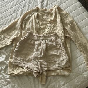 Aerie pool to party set